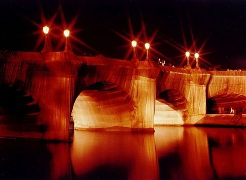 800px-Pont_Neuf_emballé_par_Christo_(1985).jpg